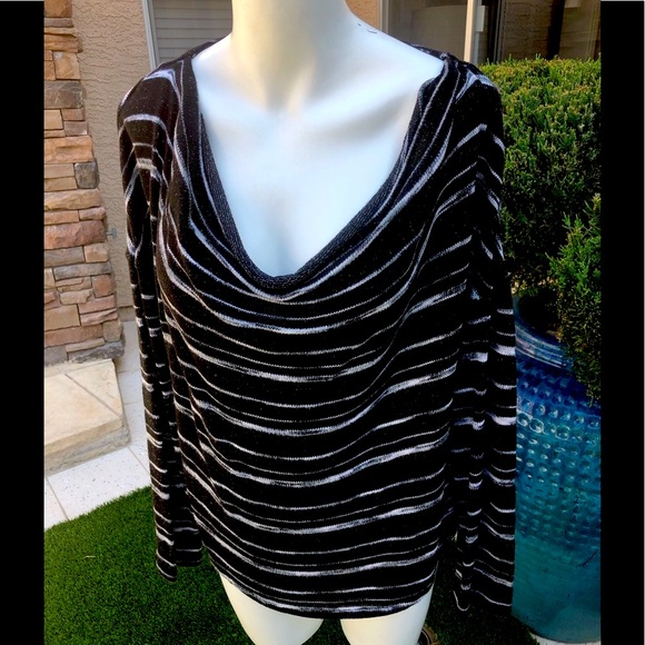 NWOT APT 9 Sweater Black with gray stripes - Picture 1 of 2